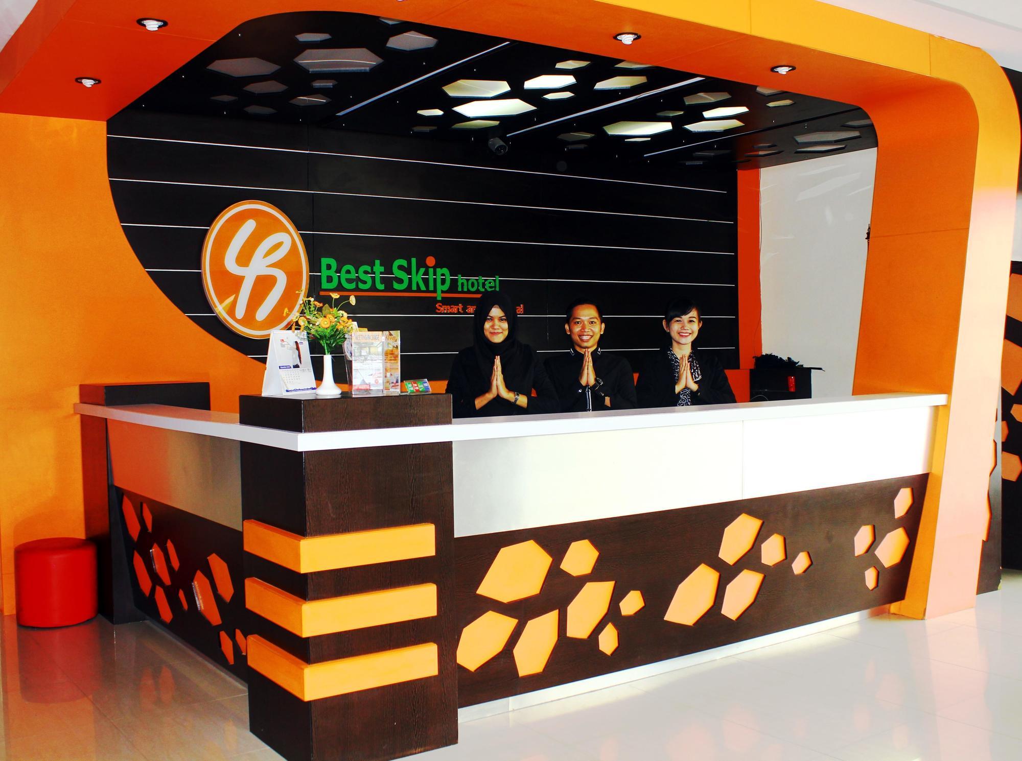 Urbanview Hotel Best Skip Palembang Exterior photo